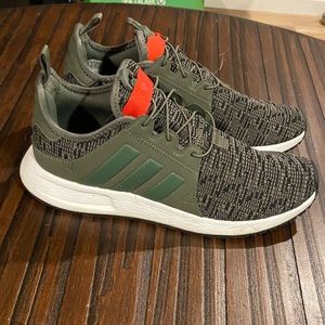 Army green Adidas LIGHTLY WORN